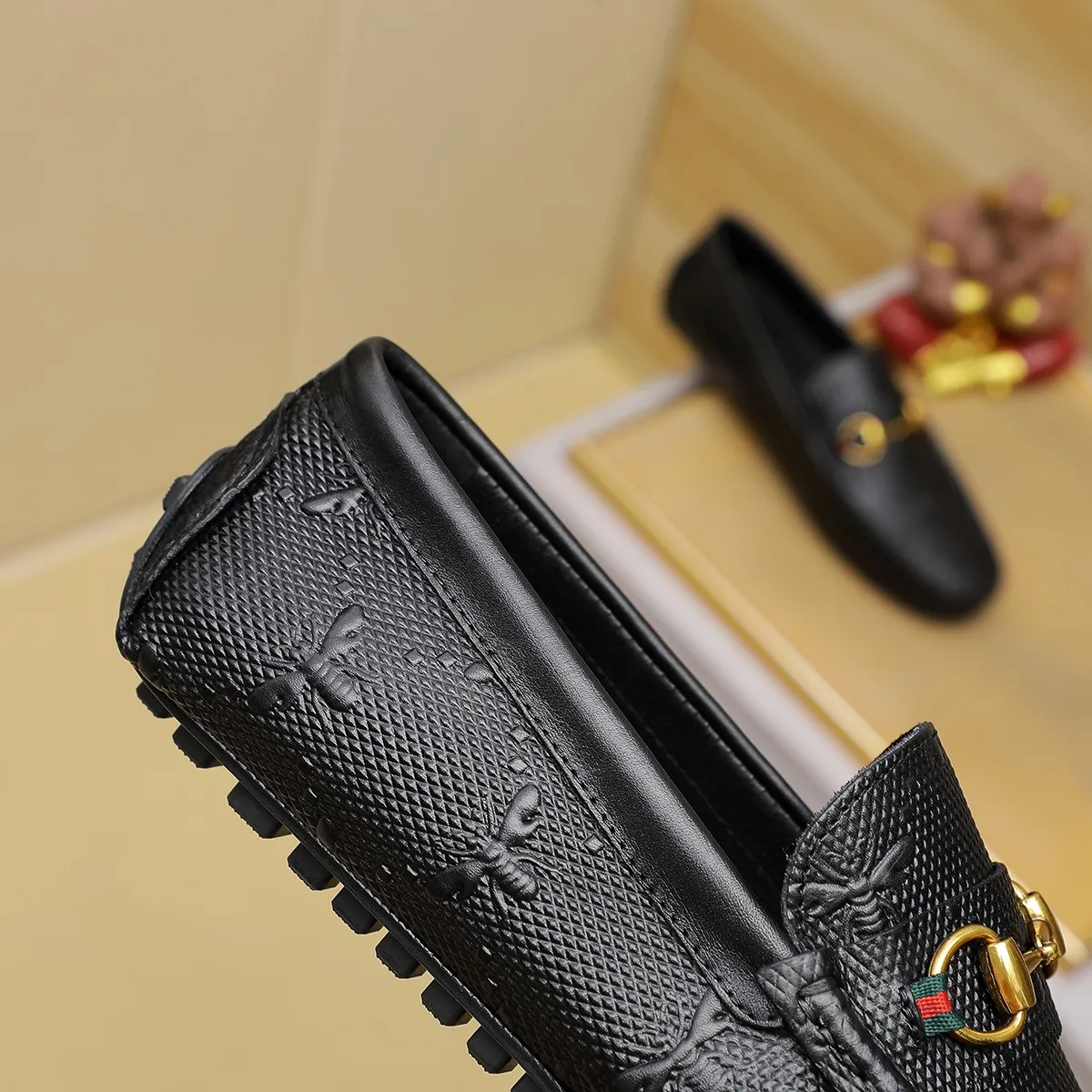 Men's shoes💰380💰🕷🕷️【 GUCCI 】Gucci's best-selling trendy men's casual slip-on shoes 🇨🇳Official website original 1:1 mold 💯Original quality, fine workmanship ☘Fashionable and versatile, perfect shape, comfortable on the feet 🍓Trendy men's recommended model, imported cowhide on the top layer 🎋High-quality pigskin lining, rubber wear-resistant and non-slip outsole, high-end atmosphere, worth owning 🍉Optional 38-44